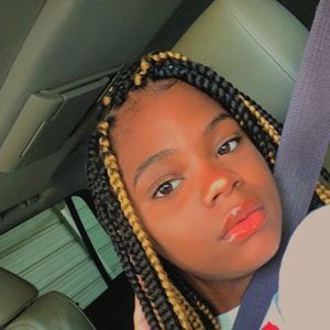 Meet your Posher, Nakhalia